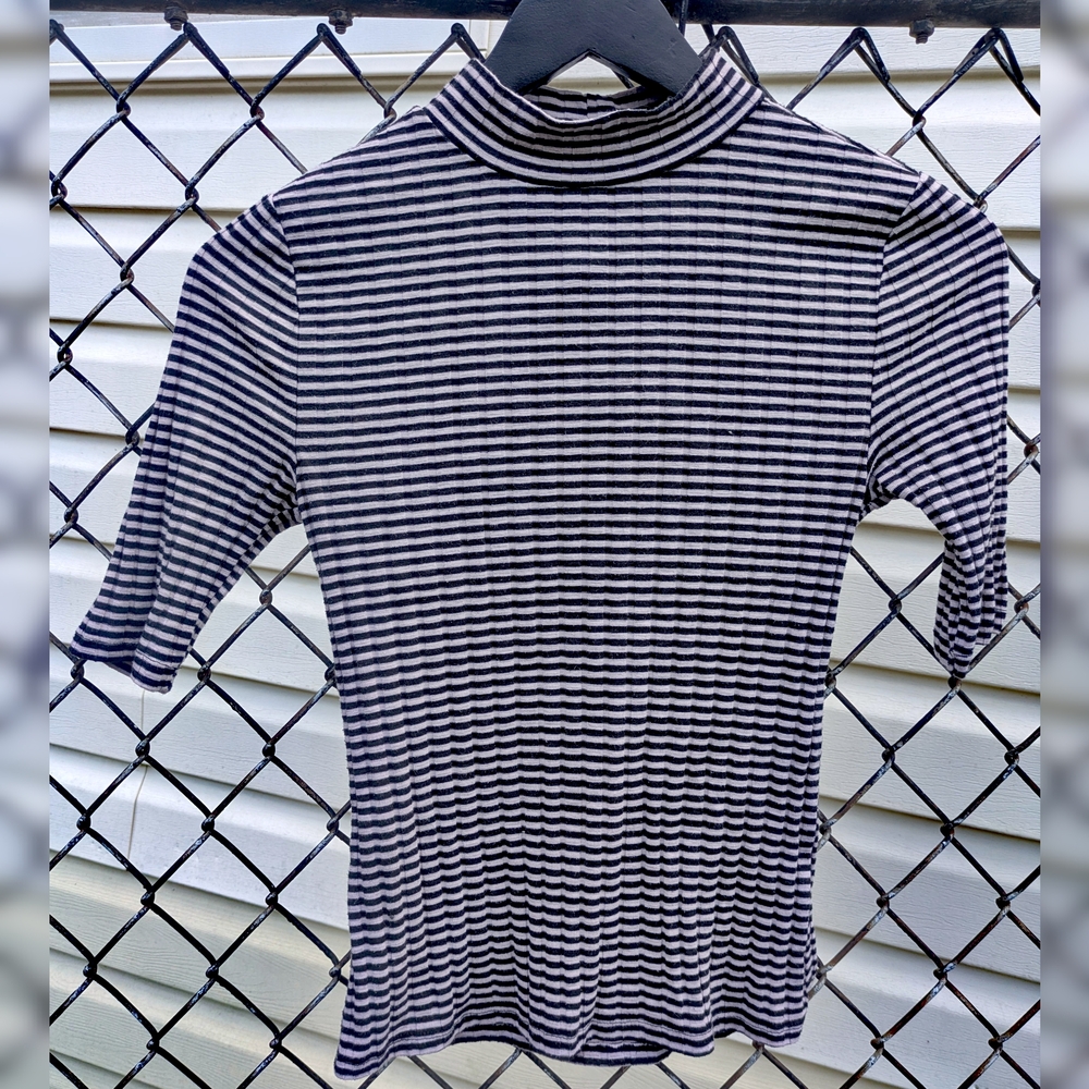 Forever 21 Black and White Fitted Ribbed Short Sleeve Tee